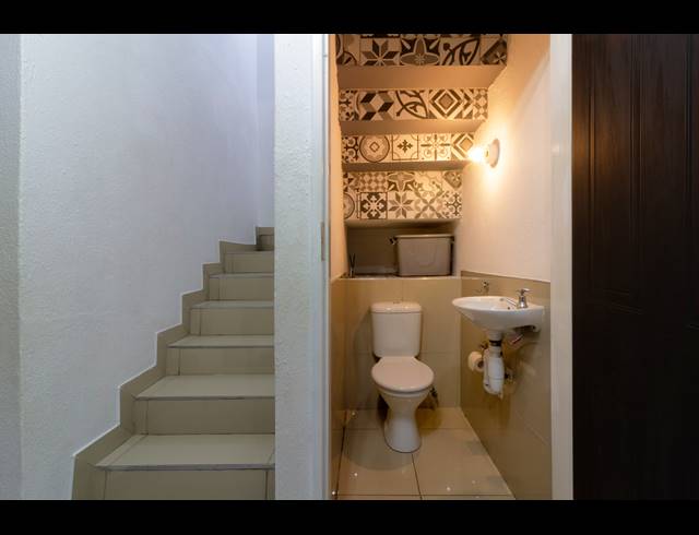 2 BEDROOM TOWNHOUSE FOR SALE IN RADIOKOP